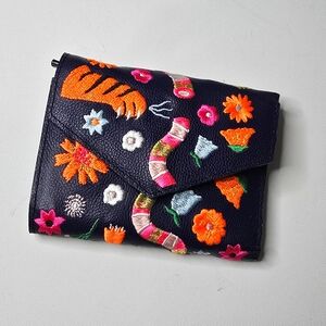 NWOT Min & Mon Embroidered Fiona Wallet